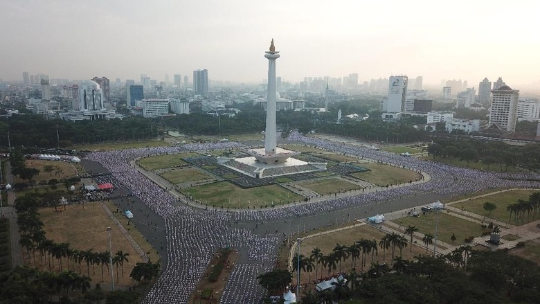 65.000 Penari Pecahkan Rekor Dunia Menari Poco-Poco