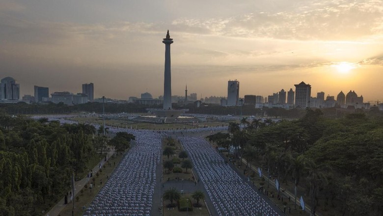 65.000 Penari Pecahkan Rekor Dunia Menari Poco-Poco