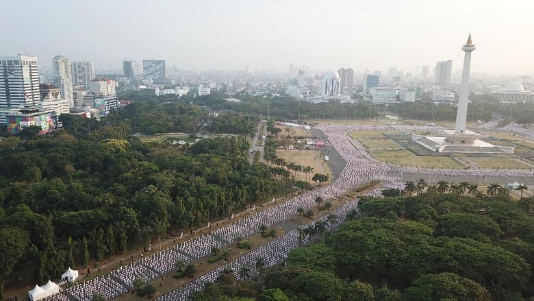 65.000 Penari Pecahkan Rekor Dunia Menari Poco-Poco