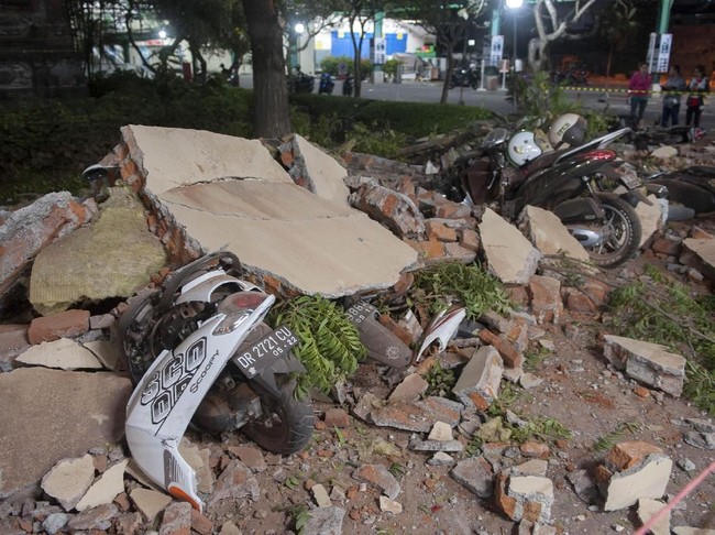 82 Orang Tewas dan Ribuan Warga Mengungsi Akibat Gempa 7 SR di NTB