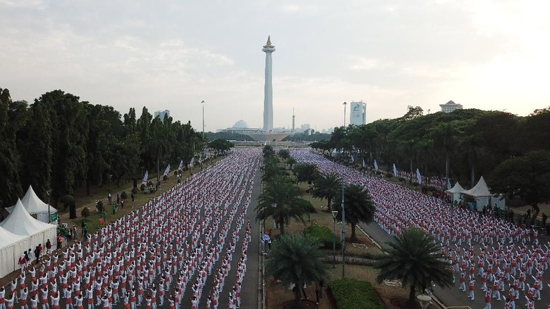 65.000 Penari Pecahkan Rekor Dunia Menari Poco-Poco