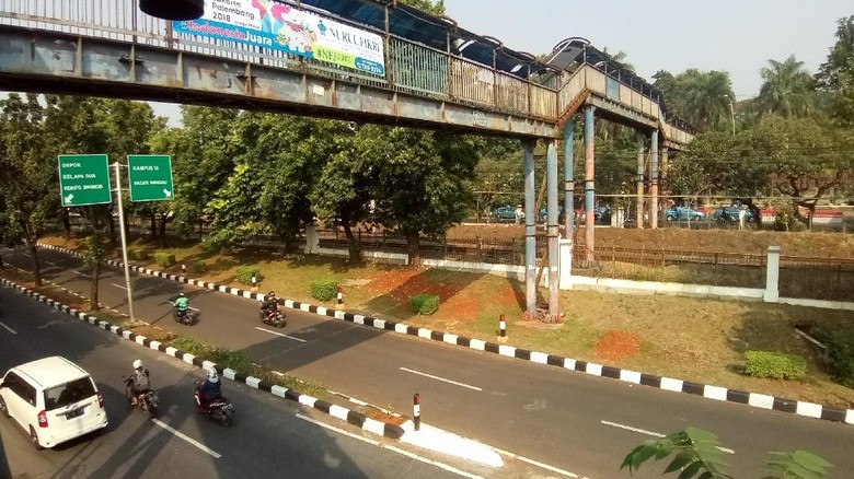 tak-terawat-jpo-di-jaksel-depok-kondisinya-memprihatinkan