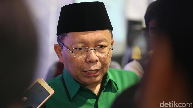 Balas Fadli Zon, Sekjen PPP Bikin Puisi 'Ada Genderuwo di Senayan'