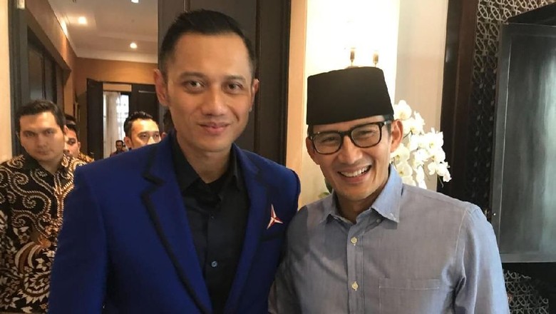 Senyum Sandiaga dan AHY Saat Foto Bersama