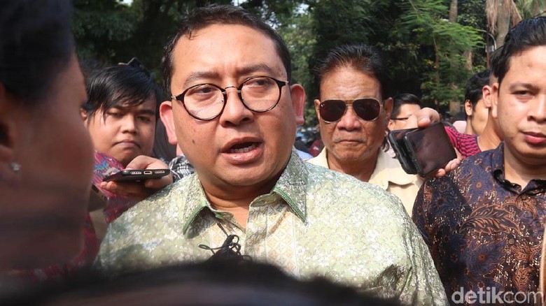 Fadli Zon Berpuisi 'Ada Genderuwo di Istana': Tipu Sana Tipu Sini