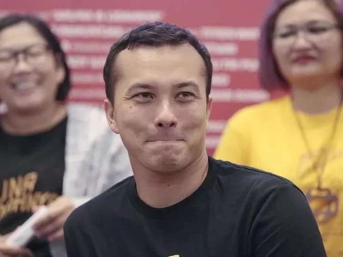 Viral Video Nicholas Saputra Hadang Bule Pemotor di Trotoar