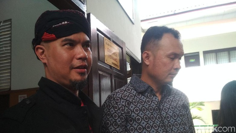 Dikepung, Ahmad Dhani Serang Massa Tolak #2019GantiPresiden