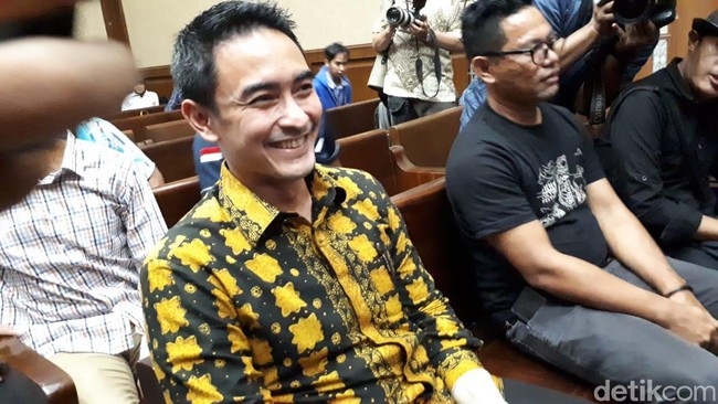 Duit Gratifikasi Zumi Mengalir ke PAN hingga Kampanye Adiknya

