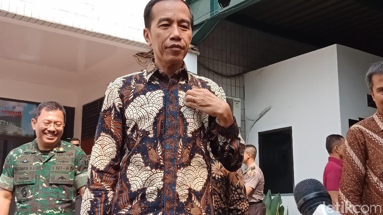 Jokowi Jawab Serangan Fadli Zon cs soal Dolar Meroket
