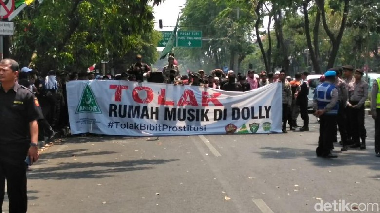 Polemik Gugatan Warga Eks Dolly, Risma: Bunuh Saya Biar Selesai