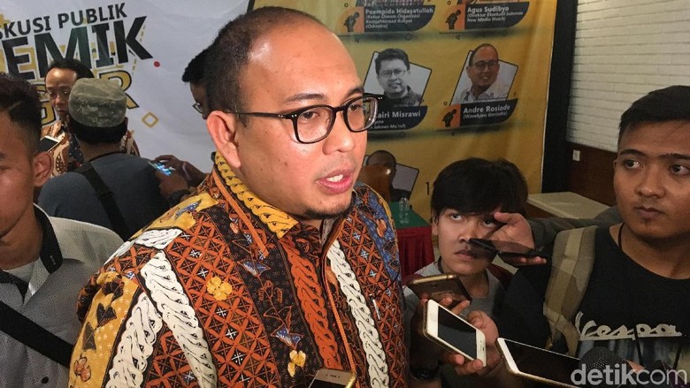bpn-soal--hoax-cium-kaki--prabowo-luhut-sahabat-jangan-bikin-gaduh