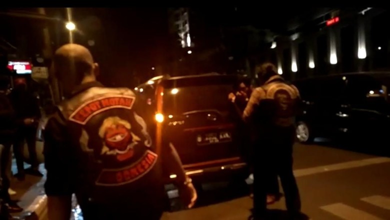Viral Avanza Ringsek Tabrakan dengan Moge, Sopirnya Dipukuli