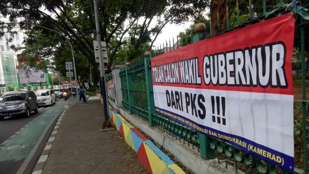 Beredar Spanduk Tolak Wagub DKI dari PKS