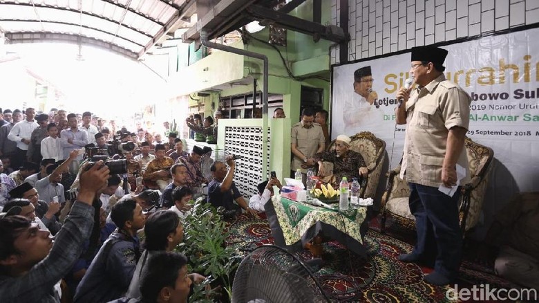 Di Ponpes Mbah Moen, Prabowo Cerita Pernah Digendong Bung Karno