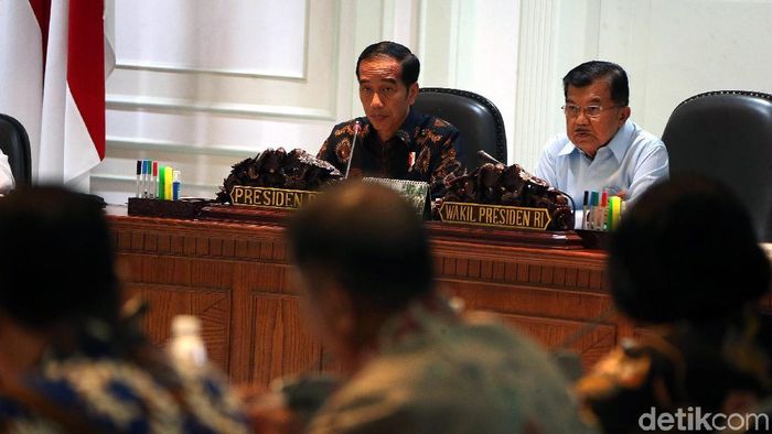 Jokowi Kumpulkan Menteri Bahas Kemacetan di Jabodetabek