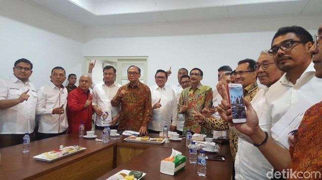 Usai Dilantik, Wali Kota di Sumbar Dukung Jokowi

