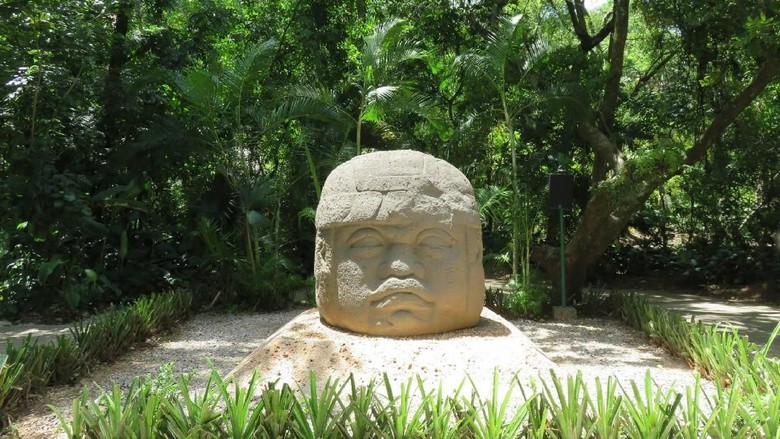 Bikin Malu! 2 WNI Rusak Benda Kuno Taman Arkeologi Meksiko