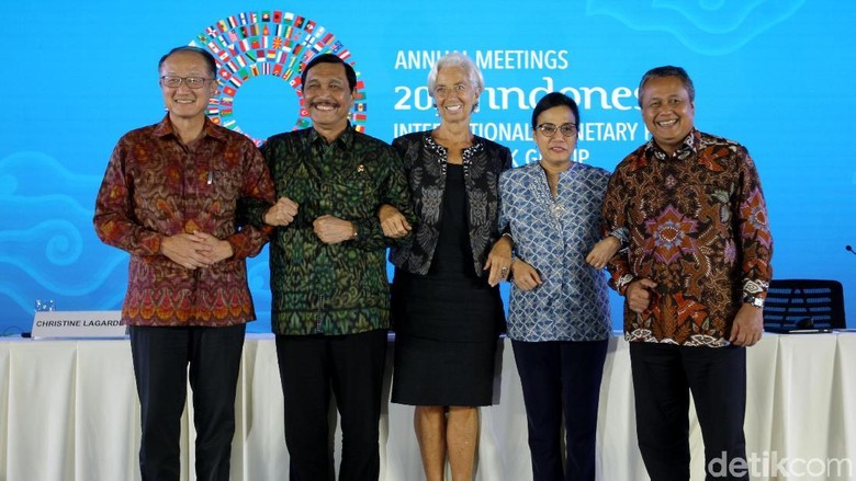 staf-pose-1-jari-luhut-di-imf-wb-artinya-indonesia-number-one