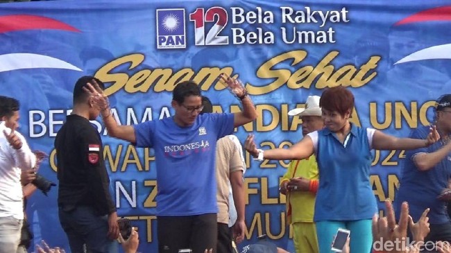 Kunjungi Subang, Sandiaga Uno Goyang 2 Jari Bareng Emak-emak