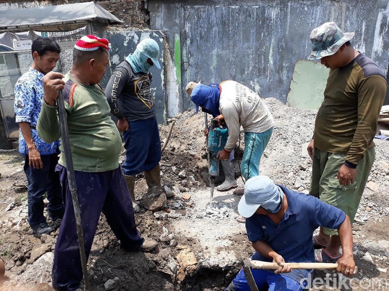 terbukti-pabrik-cat-sambungkan-saluran-limbah-ke-pipa-pdam-solo