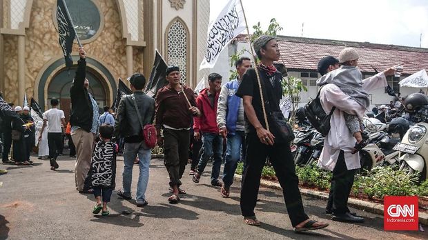 Anak-anak Dilibatkan dalam Demo Pembakaran Bendera di Bogor
