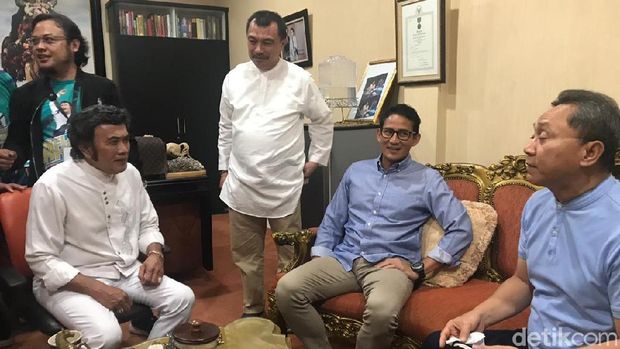 Didukung Relawan Rhoma, Sandi Nyanyi Lagu 'Yang Kaya Makin Kaya'