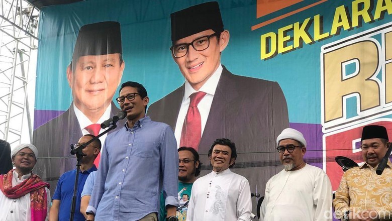 Didukung Relawan Rhoma, Sandi Nyanyi Lagu 'Yang Kaya Makin Kaya'