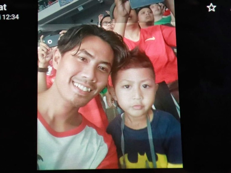 Jadi Korban Lion Air, Ini Senyum Bapak-Anak Saat Nonton Timnas