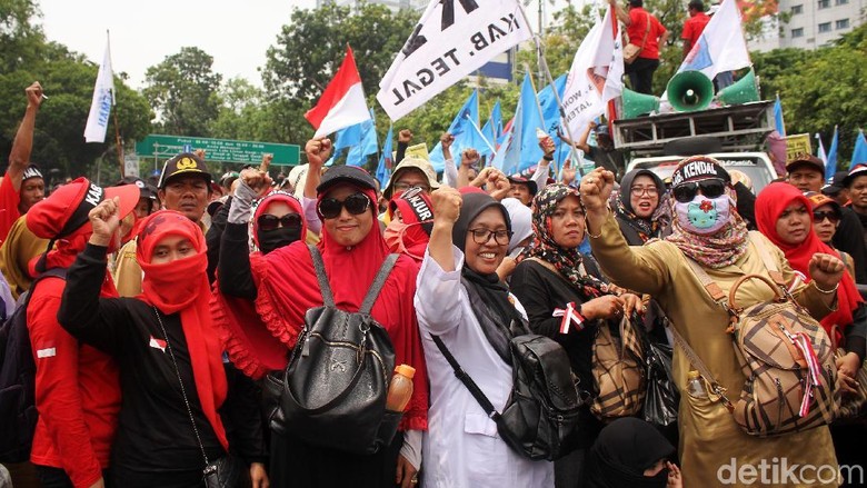 guru-honorer-ramai-ramai-demo-di-istana