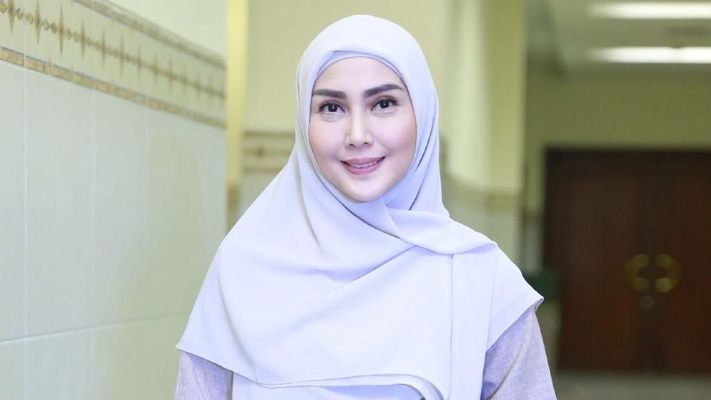 Kisah Hijrah Fenita Arie yang Tak Mudah