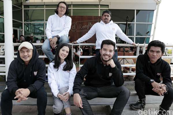 "Sebuah Lagu" Payung Teduh yang Sukses Menahan Penonton Beranjak dari Kursi Bioskop