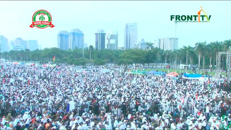 Reuni 212: Prediksi Polisi Meleset, ‘Lautan Putih’ Padati Kawasan Monas