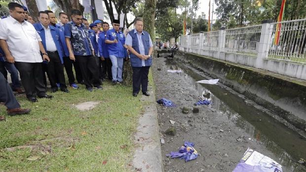 Hinca: Perusak Bendera Demokrat di Riau Dibayar Rp100 Ribu