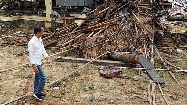 Mengintip Pesan Politik Foto 'One Man Show' Jokowi