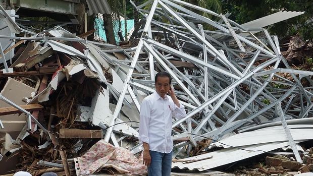 Mengintip Pesan Politik Foto 'One Man Show' Jokowi