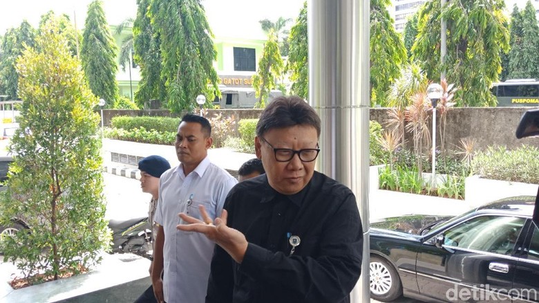 Datangi Bareskrim, Mendagri Ingin Lapor Berita yang Rusak Demokrasi