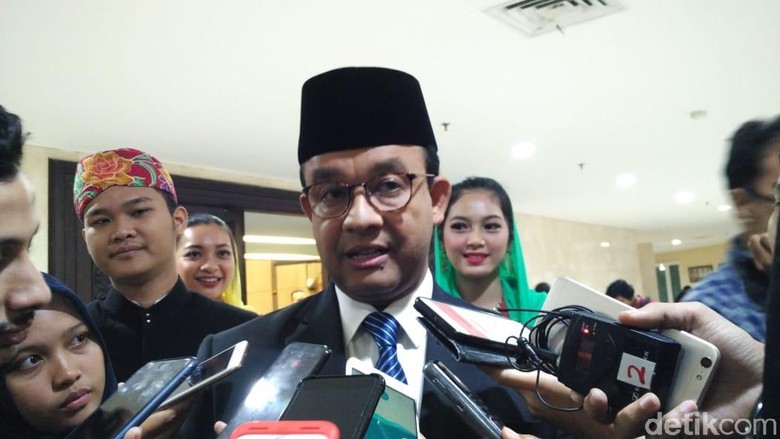 Anies akan Kaji Ulang Batas Permukiman dengan Bantaran Kali