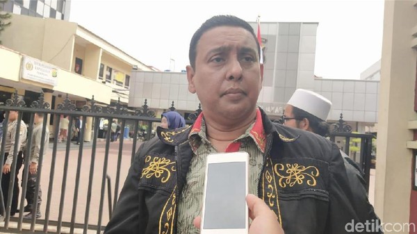 Minta Maaf, Azam Khan Jelaskan 'Monyet' di Konpers Edy Mulyadi