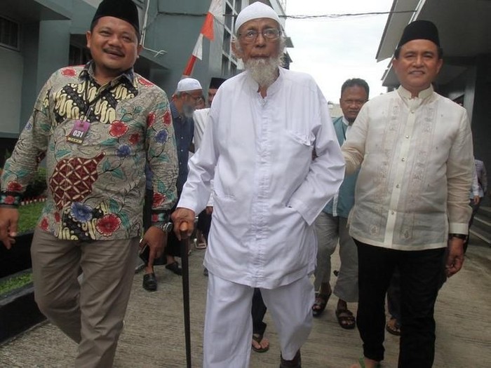 Sempat Tolak Teken Setia NKRI, Kini Abu Bakar Ba'asyir Bebas Murni