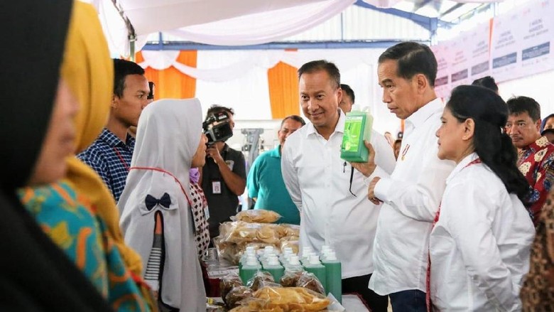 Buntut Panjang Jokowi Borong Sabun Cuci