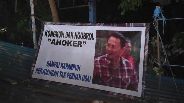 Jelang Ahok Bebas, Pendukung Nyalakan Lilin di Mako Brimob
