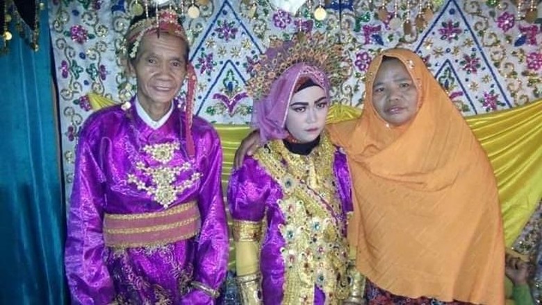 Ke Mana Senyum Gadis 18 Tahun Saat Dinikahi Kakek 75 Tahun?