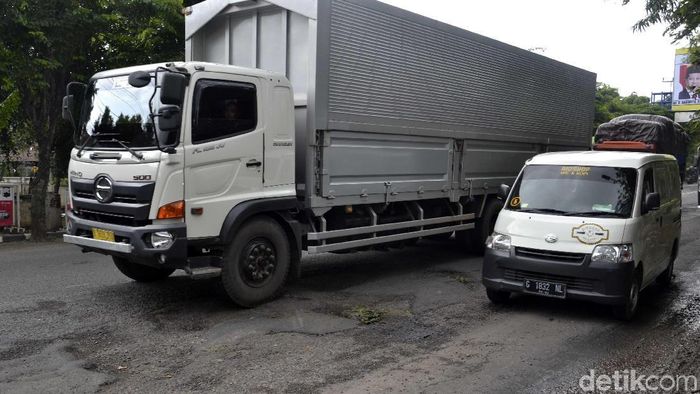 Truk Cabut dari Trans Jawa Gara-gara Tarif Tol Sentuh Jutaan Rupiah