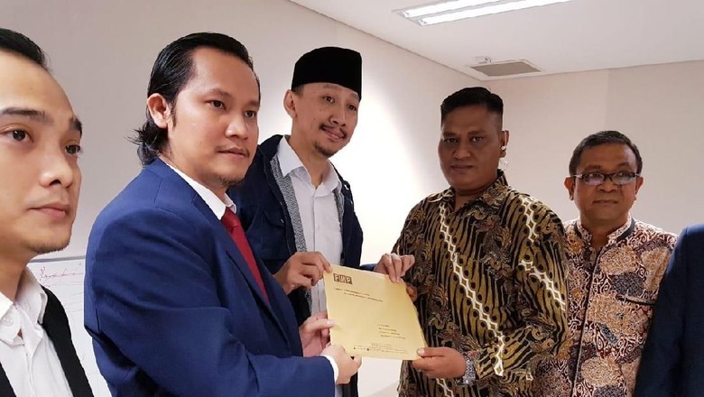 Protes Akunnya Dihapus, Abu Janda Ancam Gugat Facebook Rp 1 T