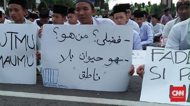 Fadli Zon Sayangkan Santri Dipolitisir Bela Mbah Moen