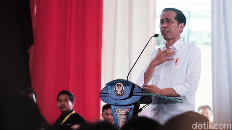 Jokowi: Harusnya Keluarga Uno Dukung Pak Sandi Uno, Kok Dukung Saya?