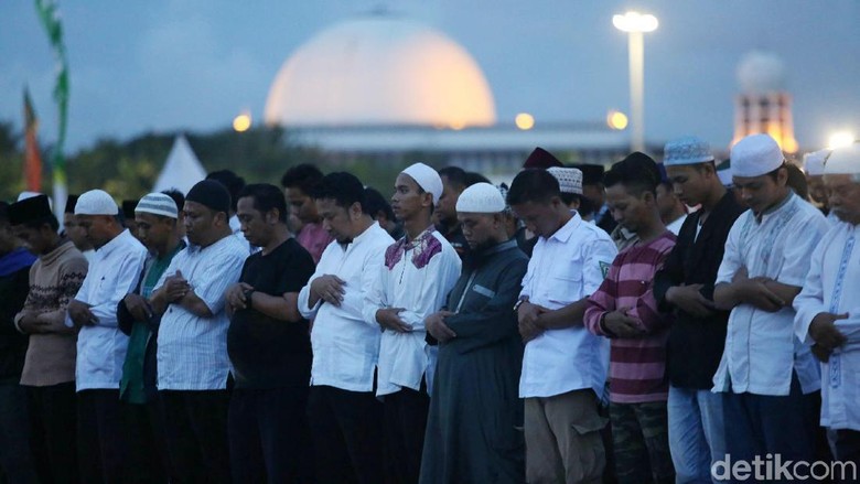 Susul Titiek dan HNW, Amien Rais Hadir di Munajat 212 di Monas