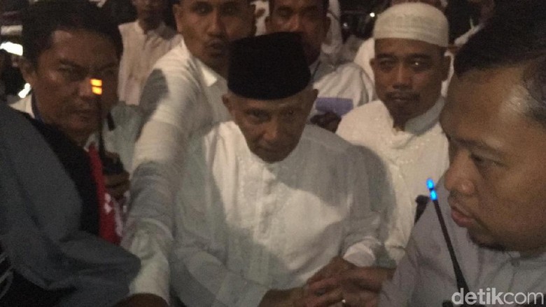 Susul Titiek dan HNW, Amien Rais Hadir di Munajat 212 di Monas