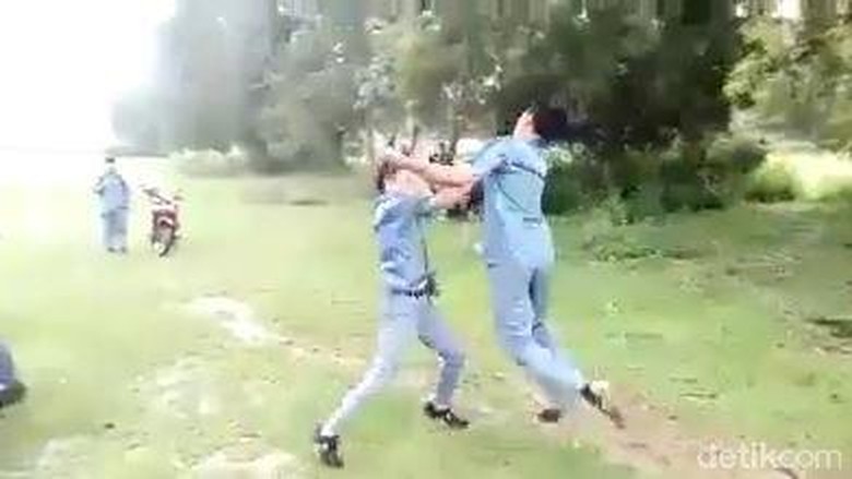 Viral! Video Pelajar di Blora Duel di Lapangan