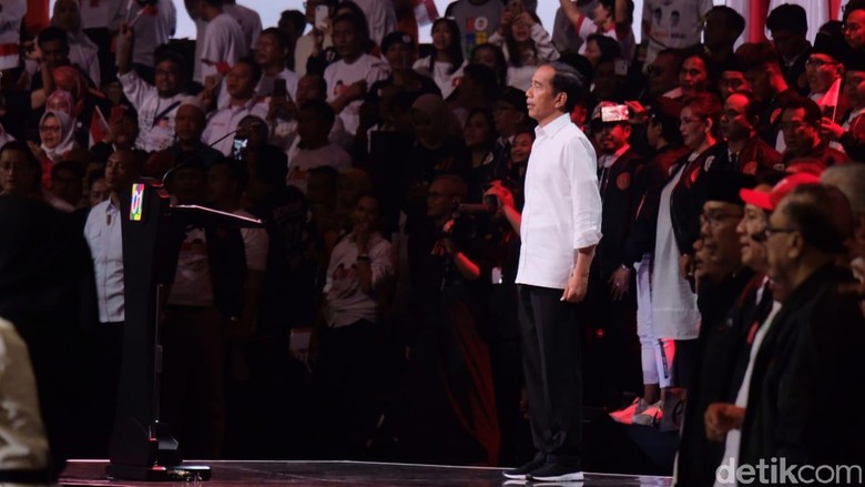 Jokowi Pamer 3 Program: Kartu Sembako Murah, KIP Kuliah dan Kartu Pra-Kerja